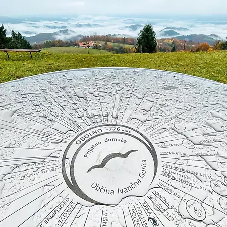 Koca Odmev Obolno بيت للعطل